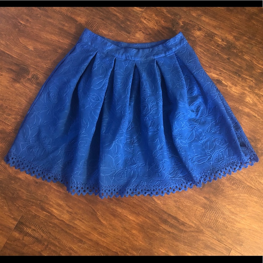 Miami Size M Bright Blue Floral Skirt with Cut-Out Design Hem